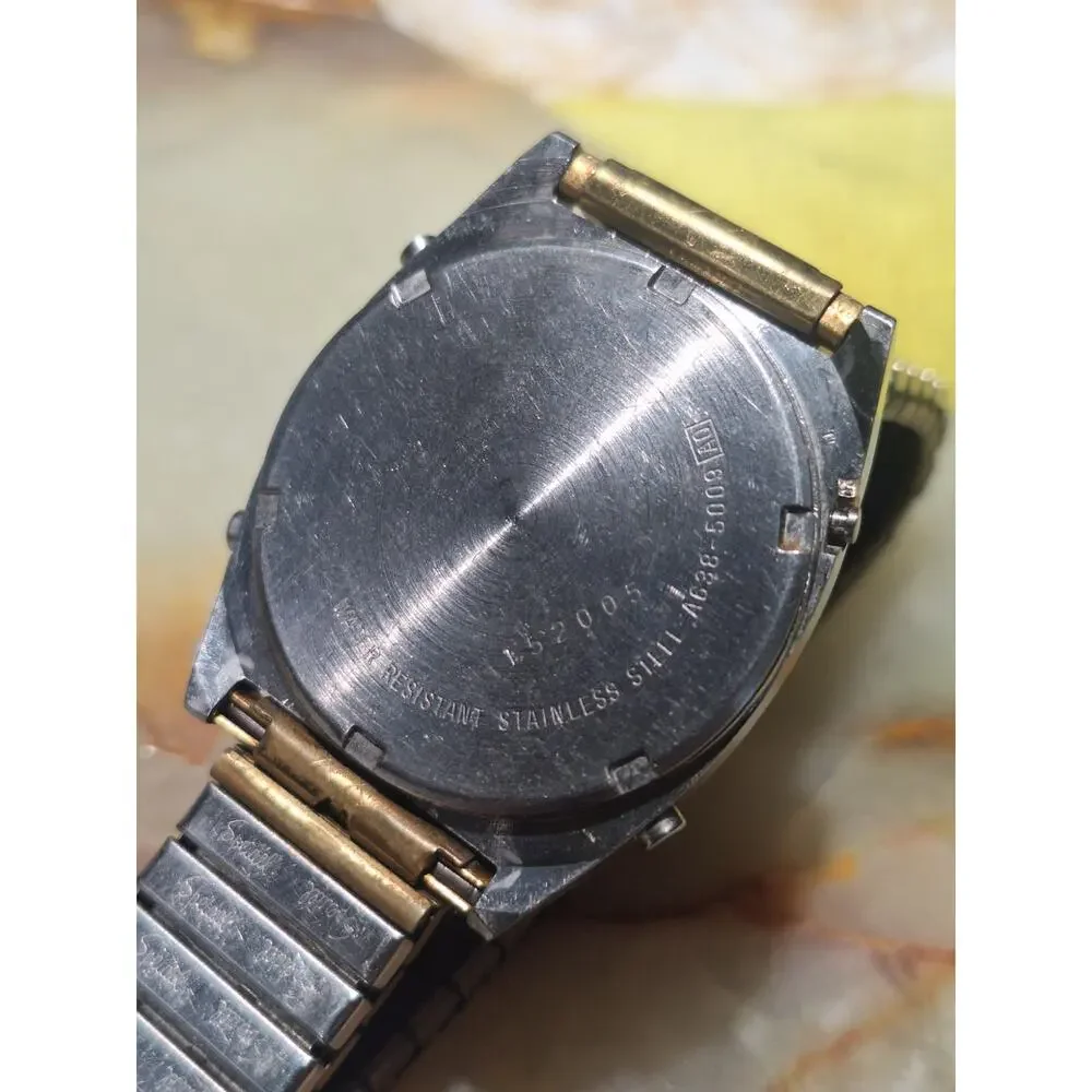 Vintage Seiko A638-5009 LCD Digital Alarm Watch Japan 1980s Quartz 33mm